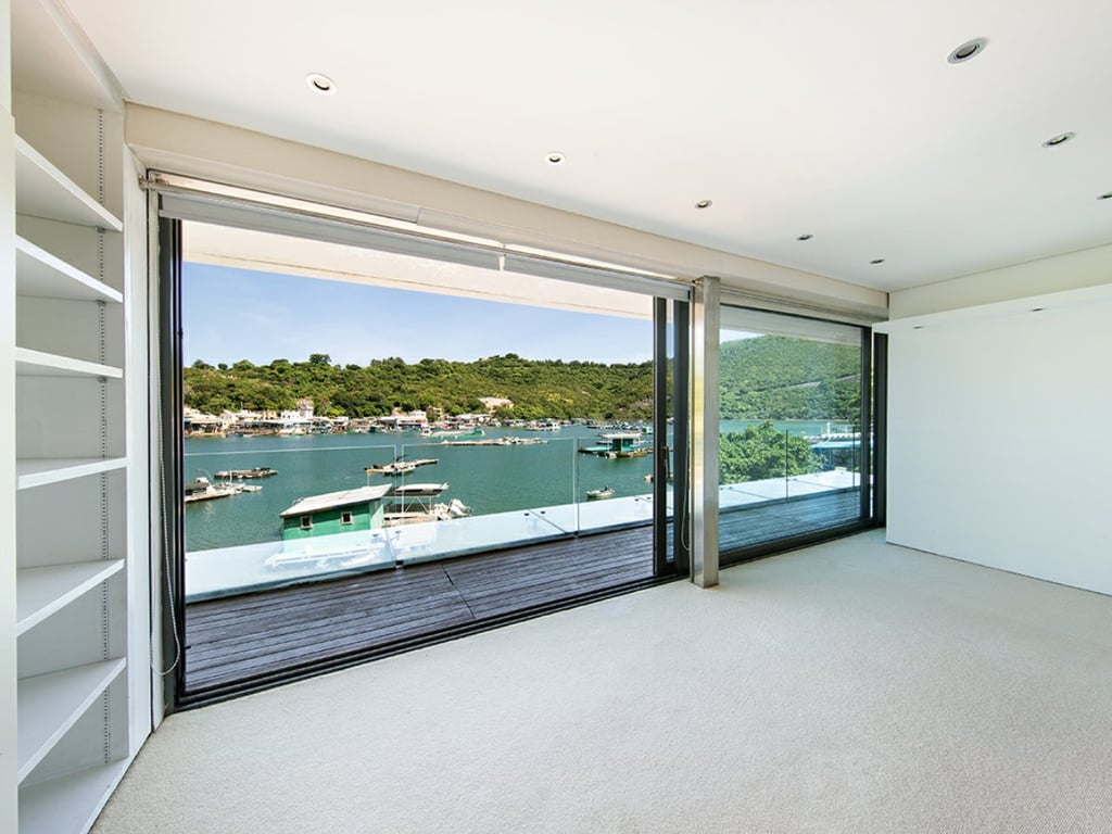 https://img.propertyraptor.com/cdn-cgi/imagedelivery/KD5bF_AFL0JDTbKLWF7z9g/ap8/ap8_001/hornet/prp/img/77a5dbecd4765ec88e0d443de46b1509.jpg/public