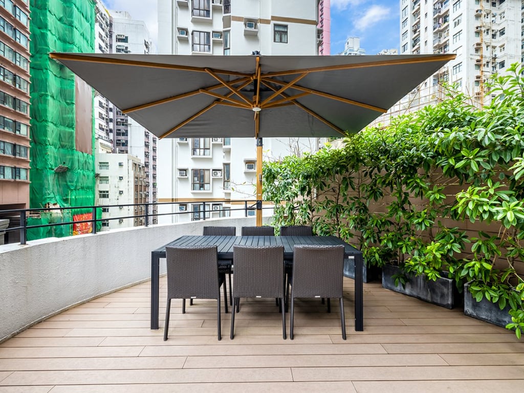 https://img.propertyraptor.com/cdn-cgi/imagedelivery/KD5bF_AFL0JDTbKLWF7z9g/ap8/ap8_001/hornet/prp/img/7808e8eacbf5477eef2a1a0243d46635.jpg/public