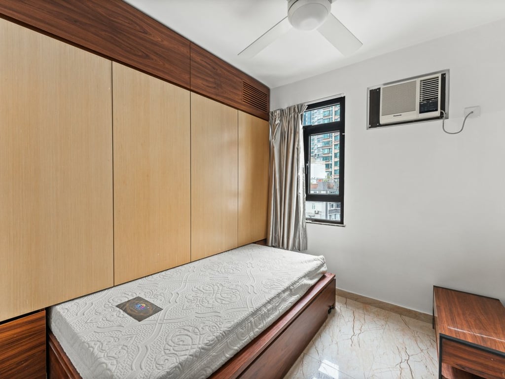 https://img.propertyraptor.com/cdn-cgi/imagedelivery/KD5bF_AFL0JDTbKLWF7z9g/ap8/ap8_001/hornet/prp/img/786ccc5d744d6fe43b44cc49b2345935.jpg/public