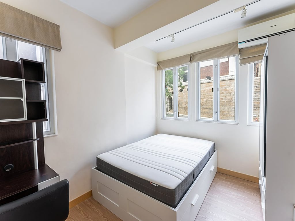 https://img.propertyraptor.com/cdn-cgi/imagedelivery/KD5bF_AFL0JDTbKLWF7z9g/ap8/ap8_001/hornet/prp/img/7879d099f3ad44031272a70e3457206b.jpg/public
