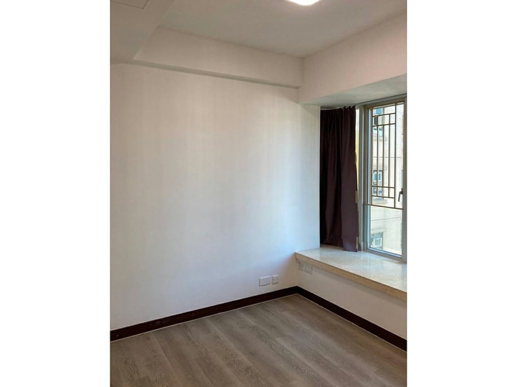https://img.propertyraptor.com/cdn-cgi/imagedelivery/KD5bF_AFL0JDTbKLWF7z9g/ap8/ap8_001/hornet/prp/img/788ee3da1788952df52483b4b0f26f32.jpg/public