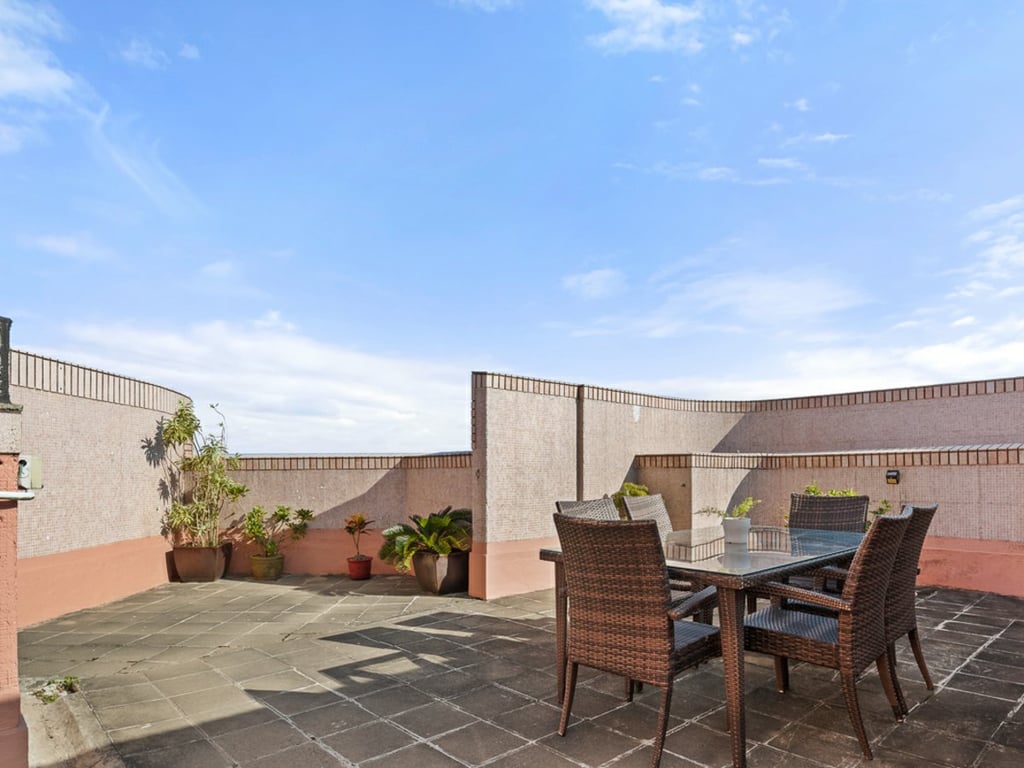 https://img.propertyraptor.com/cdn-cgi/imagedelivery/KD5bF_AFL0JDTbKLWF7z9g/ap8/ap8_001/hornet/prp/img/791aad60d7f572d34d40957a0b937df2-wtm.jpg/public
