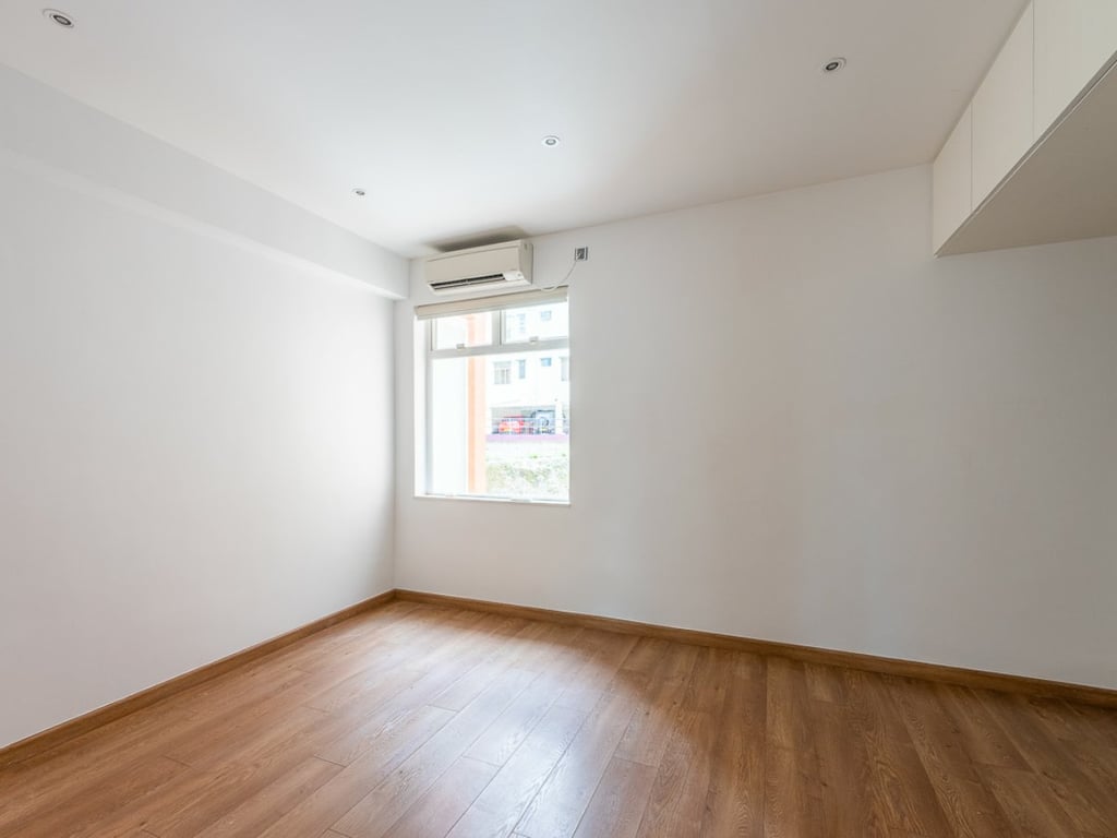 https://img.propertyraptor.com/cdn-cgi/imagedelivery/KD5bF_AFL0JDTbKLWF7z9g/ap8/ap8_001/hornet/prp/img/793025f61b18e79efc1151a2940efcaf.jpg/public