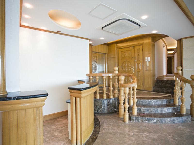 https://img.propertyraptor.com/cdn-cgi/imagedelivery/KD5bF_AFL0JDTbKLWF7z9g/ap8/ap8_001/hornet/prp/img/79326d22adb1eec75500ee9f44057790.jpg/public