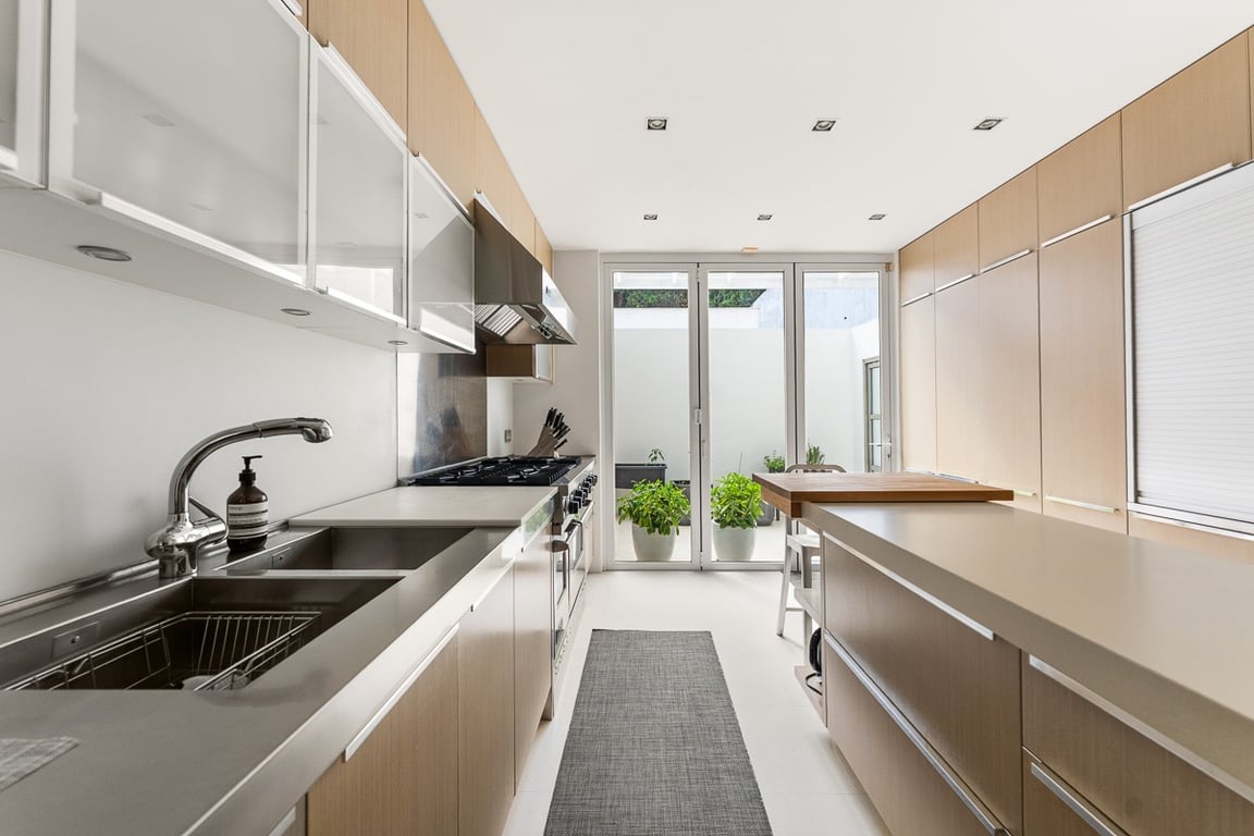 https://img.propertyraptor.com/cdn-cgi/imagedelivery/KD5bF_AFL0JDTbKLWF7z9g/ap8/ap8_001/hornet/prp/img/793d0cf10878f1030afaa93784dec020-wtm.jpg/public
