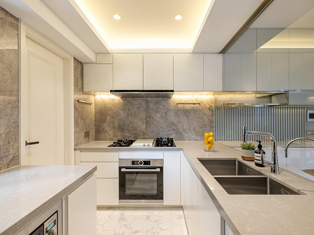 https://img.propertyraptor.com/cdn-cgi/imagedelivery/KD5bF_AFL0JDTbKLWF7z9g/ap8/ap8_001/hornet/prp/img/7943ca552fbb0f89114674343d609e3b.jpg/public