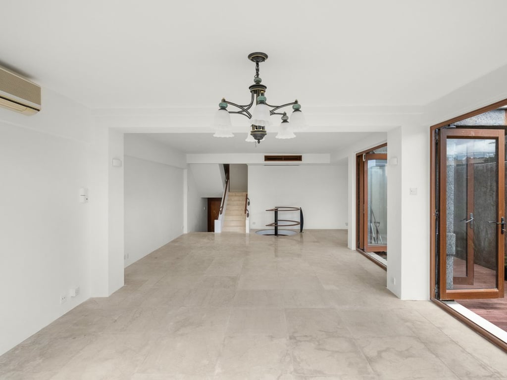 https://img.propertyraptor.com/cdn-cgi/imagedelivery/KD5bF_AFL0JDTbKLWF7z9g/ap8/ap8_001/hornet/prp/img/794f0a1574391482fc60f0f71875232f.jpg/public