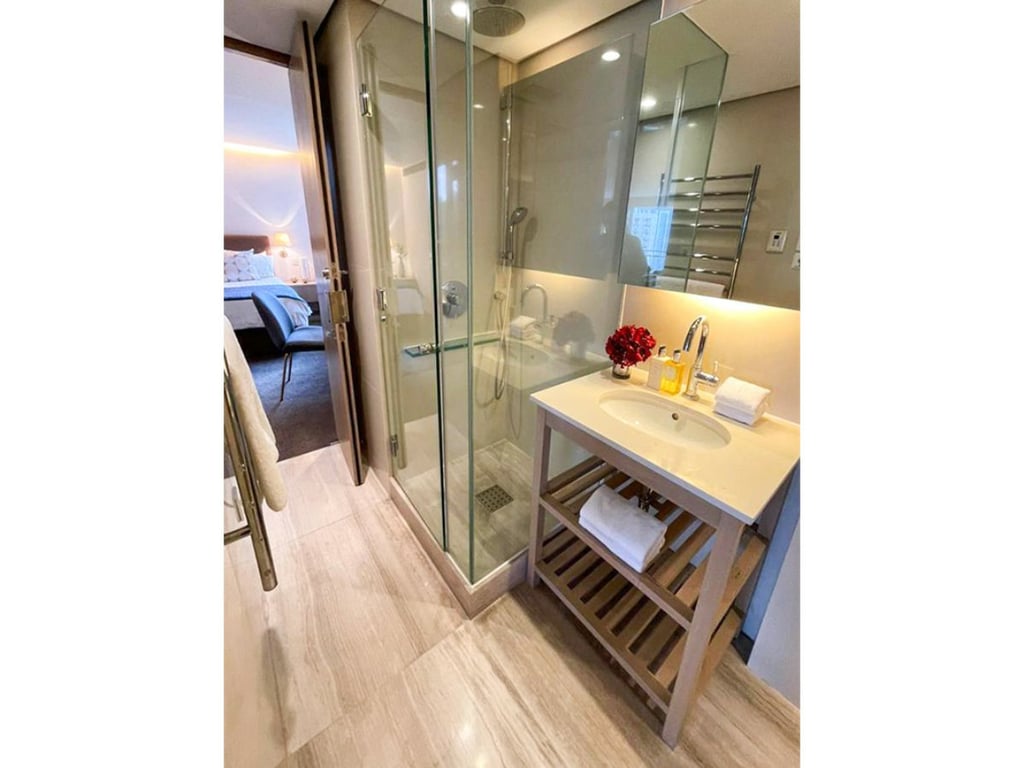 https://img.propertyraptor.com/cdn-cgi/imagedelivery/KD5bF_AFL0JDTbKLWF7z9g/ap8/ap8_001/hornet/prp/img/795e8b553767bc483d3275cb357482f0.jpg/public