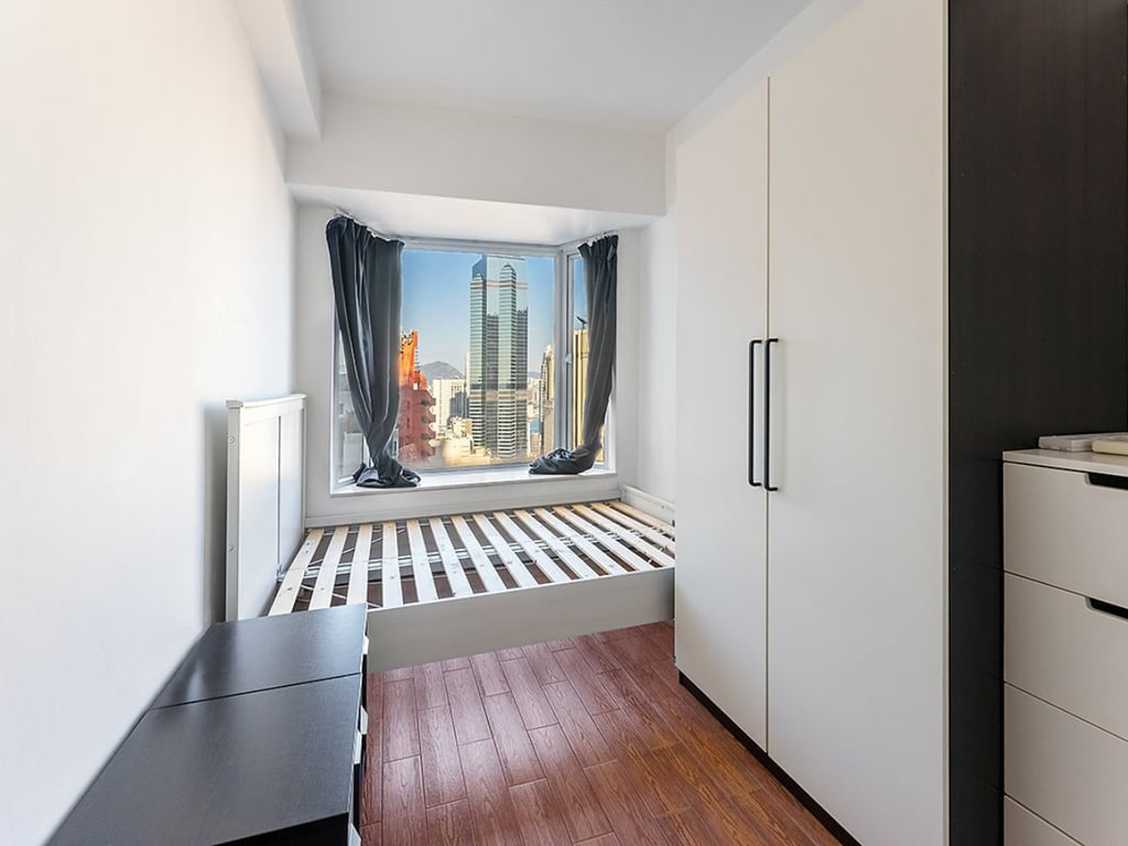 https://img.propertyraptor.com/cdn-cgi/imagedelivery/KD5bF_AFL0JDTbKLWF7z9g/ap8/ap8_001/hornet/prp/img/7963d89b800993713e9847c4ed6d03ea.jpg/public