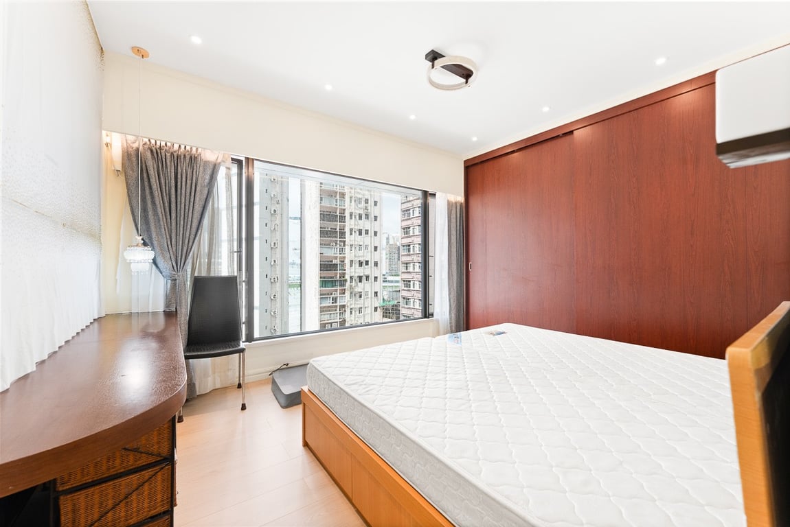 https://img.propertyraptor.com/cdn-cgi/imagedelivery/KD5bF_AFL0JDTbKLWF7z9g/ap8/ap8_001/hornet/prp/img/7979872344c61efb0bdfe55c00ad41bf-wtm.jpg/public