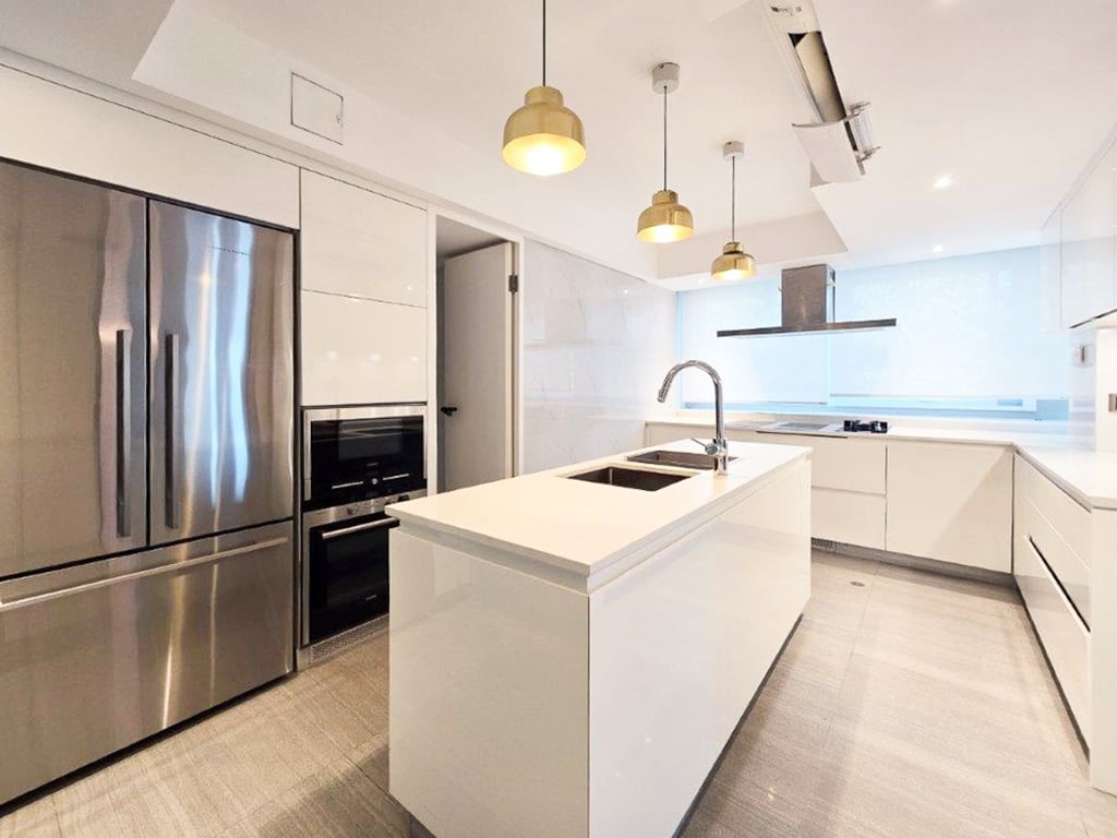 https://img.propertyraptor.com/cdn-cgi/imagedelivery/KD5bF_AFL0JDTbKLWF7z9g/ap8/ap8_001/hornet/prp/img/798002a63877af2e6f4fe2cb6fbc855d-wtm.jpg/public