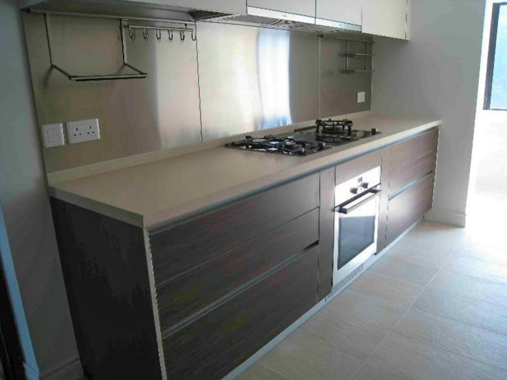 https://img.propertyraptor.com/cdn-cgi/imagedelivery/KD5bF_AFL0JDTbKLWF7z9g/ap8/ap8_001/hornet/prp/img/798b81ede8879aa01f4db8fcd377a0ab.jpg/public