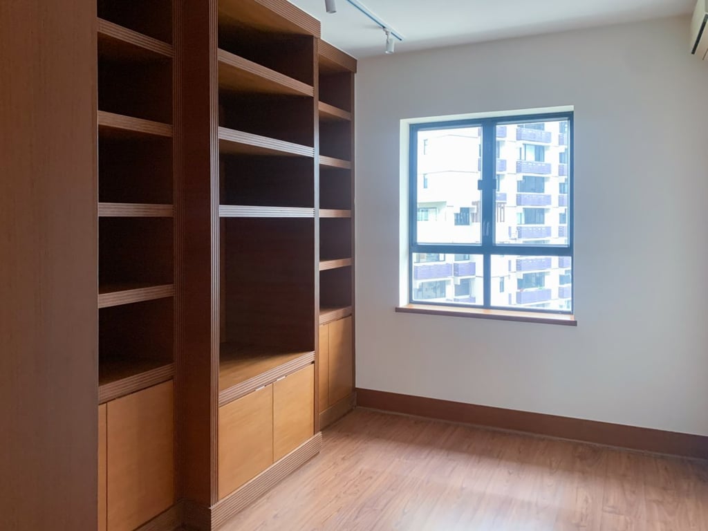 https://img.propertyraptor.com/cdn-cgi/imagedelivery/KD5bF_AFL0JDTbKLWF7z9g/ap8/ap8_001/hornet/prp/img/79d997bcf38d22e916fb8147a8b3241e.jpg/public