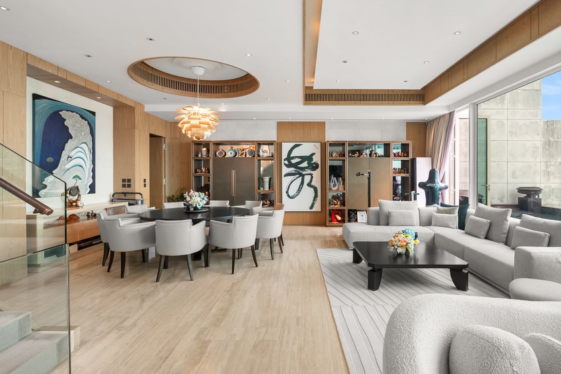 https://img.propertyraptor.com/cdn-cgi/imagedelivery/KD5bF_AFL0JDTbKLWF7z9g/ap8/ap8_001/hornet/prp/img/79ec44c3e528d789fc889972416c0a4e-wtm.jpg/public