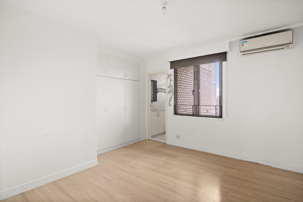 https://img.propertyraptor.com/cdn-cgi/imagedelivery/KD5bF_AFL0JDTbKLWF7z9g/ap8/ap8_001/hornet/prp/img/79f80487db3434663e50fe84a87d3a87-wtm.jpg/public