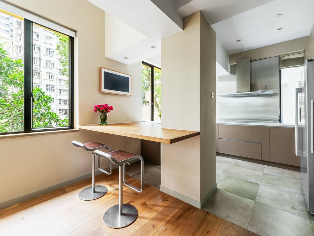 https://img.propertyraptor.com/cdn-cgi/imagedelivery/KD5bF_AFL0JDTbKLWF7z9g/ap8/ap8_001/hornet/prp/img/7a2cae8cf49097fa24b57a2f0bb79f63.jpg/public