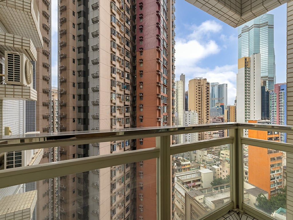 https://img.propertyraptor.com/cdn-cgi/imagedelivery/KD5bF_AFL0JDTbKLWF7z9g/ap8/ap8_001/hornet/prp/img/7a31fccb048739fa715c06547cd11408.jpg/public