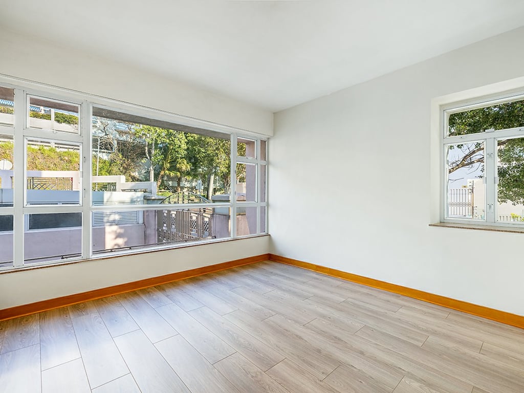 https://img.propertyraptor.com/cdn-cgi/imagedelivery/KD5bF_AFL0JDTbKLWF7z9g/ap8/ap8_001/hornet/prp/img/7a7eac9ad72621588058ccf82881ecb9.jpg/public