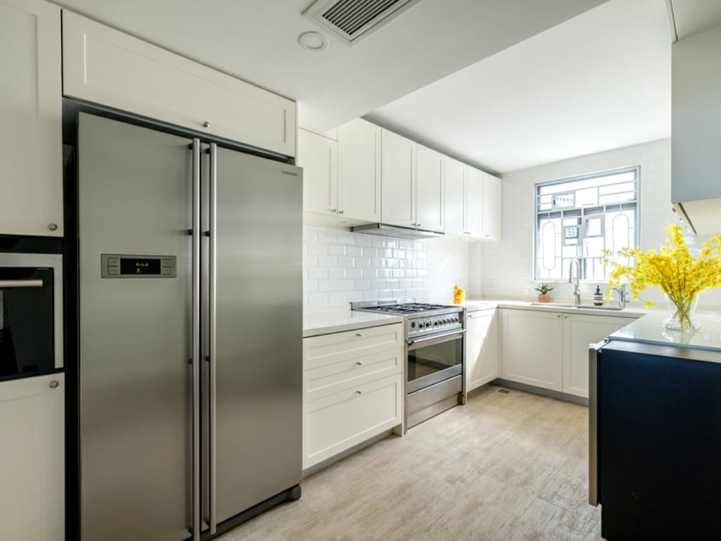 https://img.propertyraptor.com/cdn-cgi/imagedelivery/KD5bF_AFL0JDTbKLWF7z9g/ap8/ap8_001/hornet/prp/img/7a8be7bc9f4e0efb6f04554cacc7f61d.jpg/public