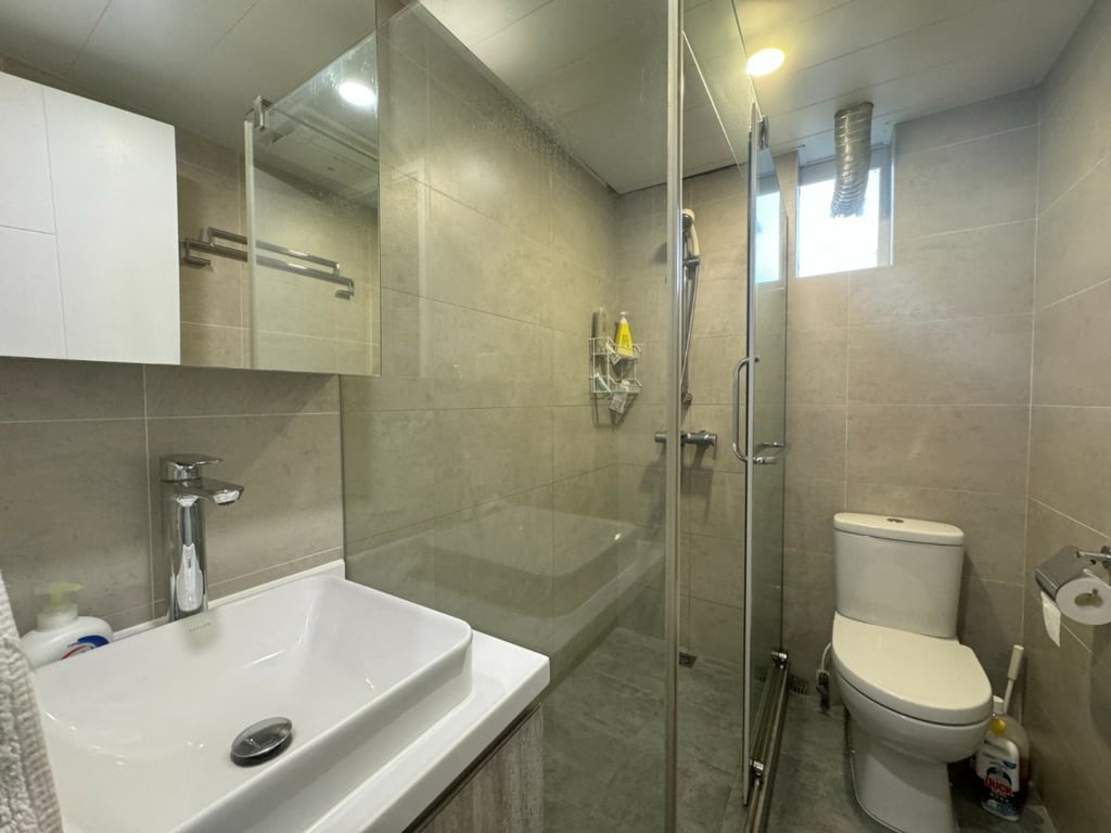 https://img.propertyraptor.com/cdn-cgi/imagedelivery/KD5bF_AFL0JDTbKLWF7z9g/ap8/ap8_001/hornet/prp/img/7aa8d4b9f0af58071417f28cbbfd17be.jpg/public