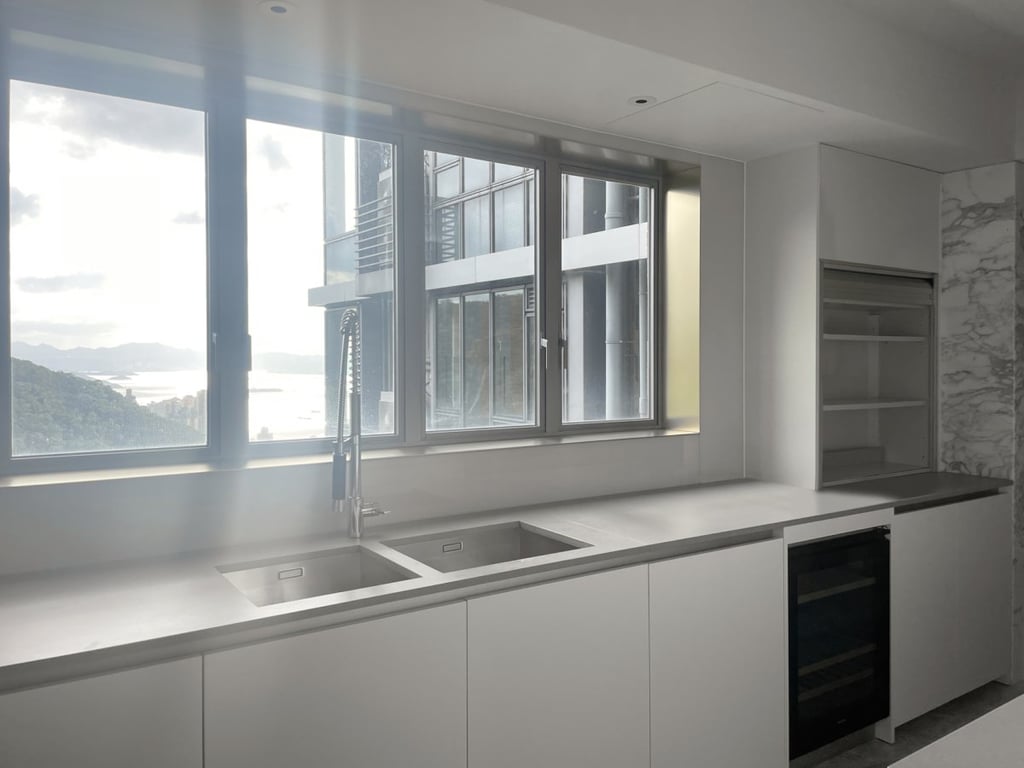 https://img.propertyraptor.com/cdn-cgi/imagedelivery/KD5bF_AFL0JDTbKLWF7z9g/ap8/ap8_001/hornet/prp/img/7ab99d5e0c121ceb73de717d8e41913b.jpg/public
