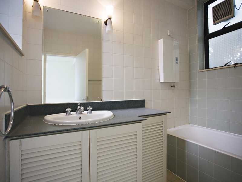 https://img.propertyraptor.com/cdn-cgi/imagedelivery/KD5bF_AFL0JDTbKLWF7z9g/ap8/ap8_001/hornet/prp/img/7ad8b70b0dc6f54357b0633d7064cf42.jpg/public