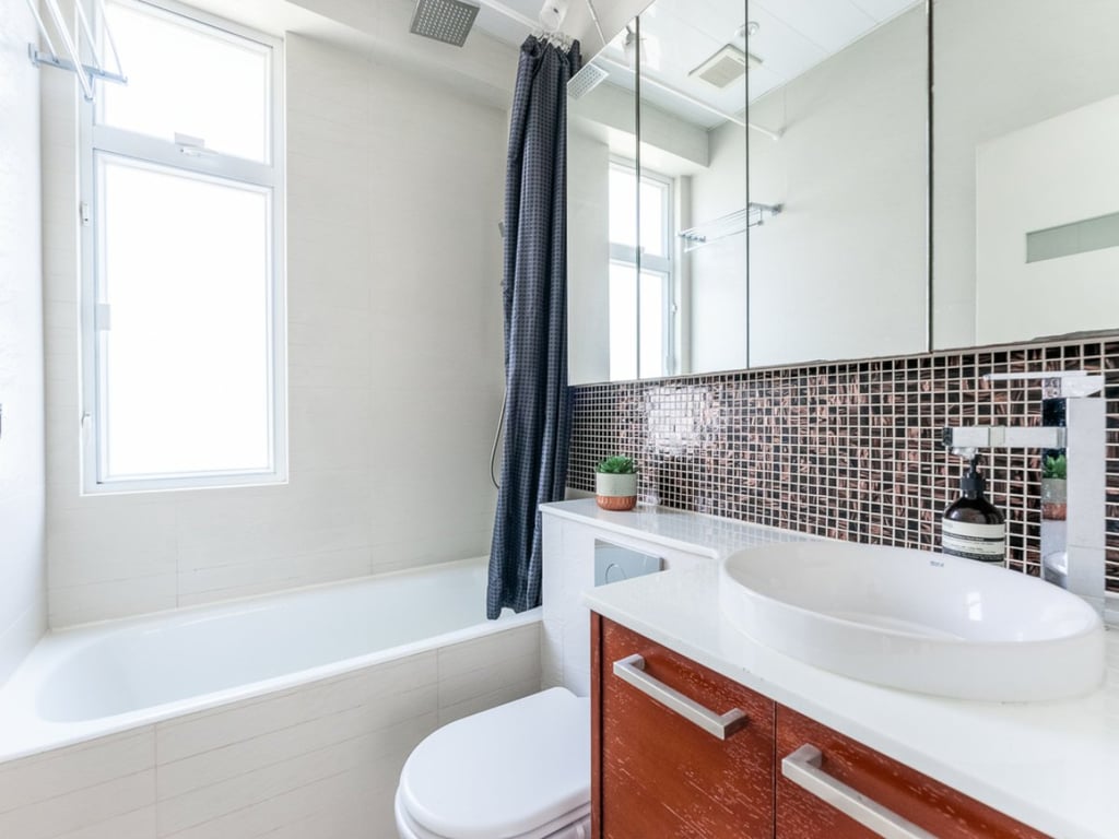 https://img.propertyraptor.com/cdn-cgi/imagedelivery/KD5bF_AFL0JDTbKLWF7z9g/ap8/ap8_001/hornet/prp/img/7adb8c38852a271470f6563ca963e372.jpg/public