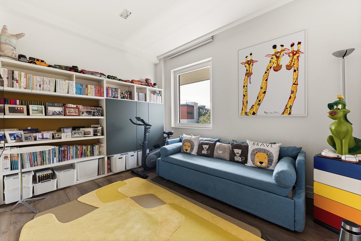 https://img.propertyraptor.com/cdn-cgi/imagedelivery/KD5bF_AFL0JDTbKLWF7z9g/ap8/ap8_001/hornet/prp/img/7af8bd774f39a73cf72d268aee67431a-wtm.jpg/public