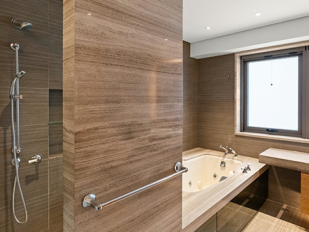 https://img.propertyraptor.com/cdn-cgi/imagedelivery/KD5bF_AFL0JDTbKLWF7z9g/ap8/ap8_001/hornet/prp/img/7b0cc82fc20082844c5a9535ff50c6c5.jpg/public