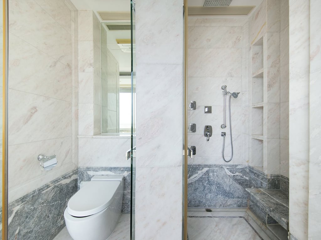 https://img.propertyraptor.com/cdn-cgi/imagedelivery/KD5bF_AFL0JDTbKLWF7z9g/ap8/ap8_001/hornet/prp/img/7b36af25602ba27be9e3aa4cc55056e9.jpg/public