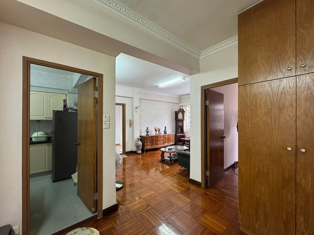 https://img.propertyraptor.com/cdn-cgi/imagedelivery/KD5bF_AFL0JDTbKLWF7z9g/ap8/ap8_001/hornet/prp/img/7b5b84baa8b0c0fa2368760f2d0233d6-wtm.jpg/public