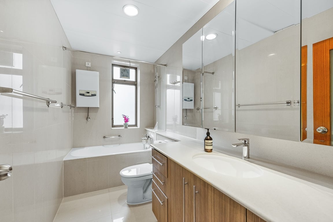 https://img.propertyraptor.com/cdn-cgi/imagedelivery/KD5bF_AFL0JDTbKLWF7z9g/ap8/ap8_001/hornet/prp/img/7b6193d394a73743b28cf2080c4bbaa4-wtm.jpg/public