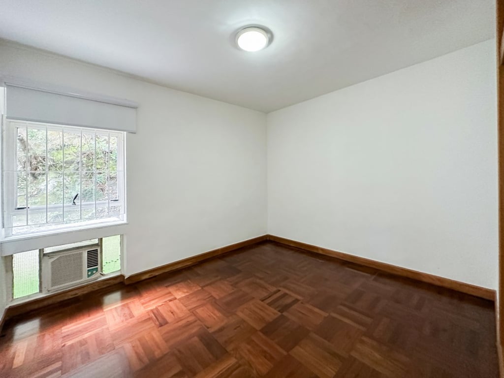 https://img.propertyraptor.com/cdn-cgi/imagedelivery/KD5bF_AFL0JDTbKLWF7z9g/ap8/ap8_001/hornet/prp/img/7b880879159d7a3fffa00b6213913813.jpg/public