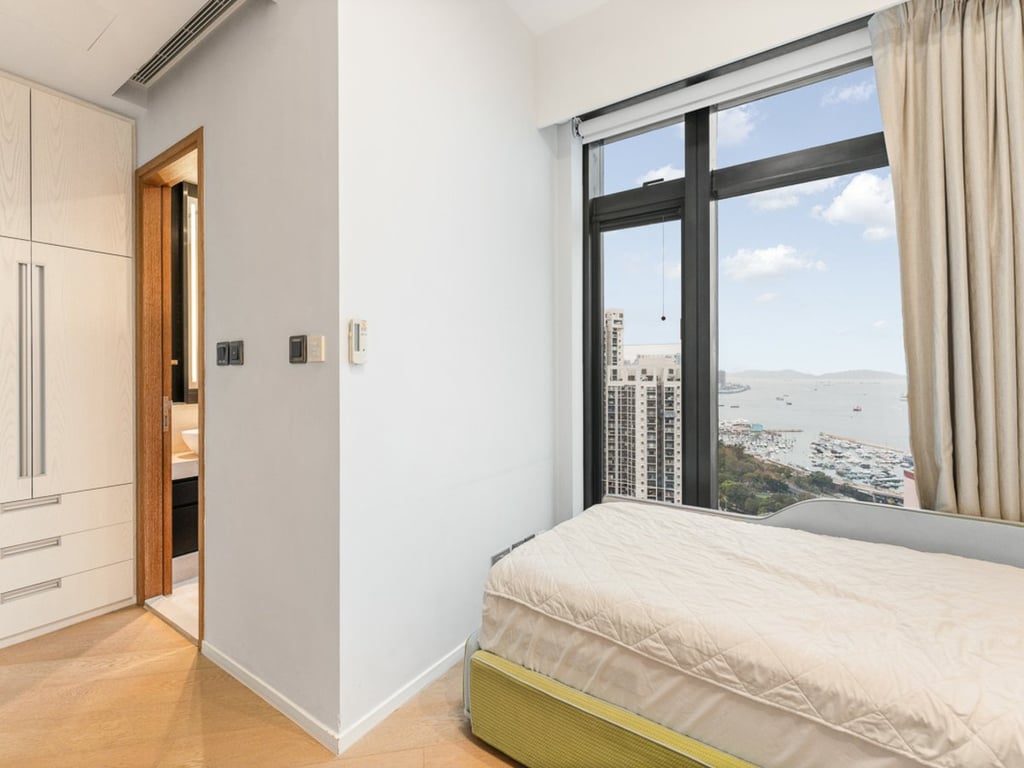 https://img.propertyraptor.com/cdn-cgi/imagedelivery/KD5bF_AFL0JDTbKLWF7z9g/ap8/ap8_001/hornet/prp/img/7b94456d087492c8c27e4afbdd904ad3.jpg/public
