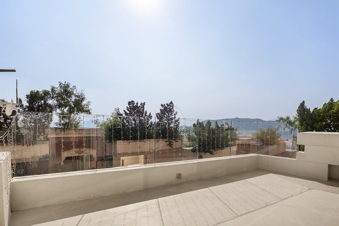 https://img.propertyraptor.com/cdn-cgi/imagedelivery/KD5bF_AFL0JDTbKLWF7z9g/ap8/ap8_001/hornet/prp/img/7bb4957ab00f4e9b555197484e7aa46b-wtm.jpg/public