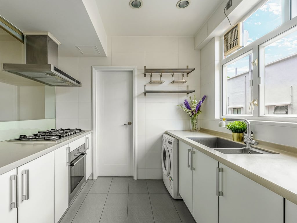 https://img.propertyraptor.com/cdn-cgi/imagedelivery/KD5bF_AFL0JDTbKLWF7z9g/ap8/ap8_001/hornet/prp/img/7bb721dd1c3b99626b006c47eca72675.jpg/public