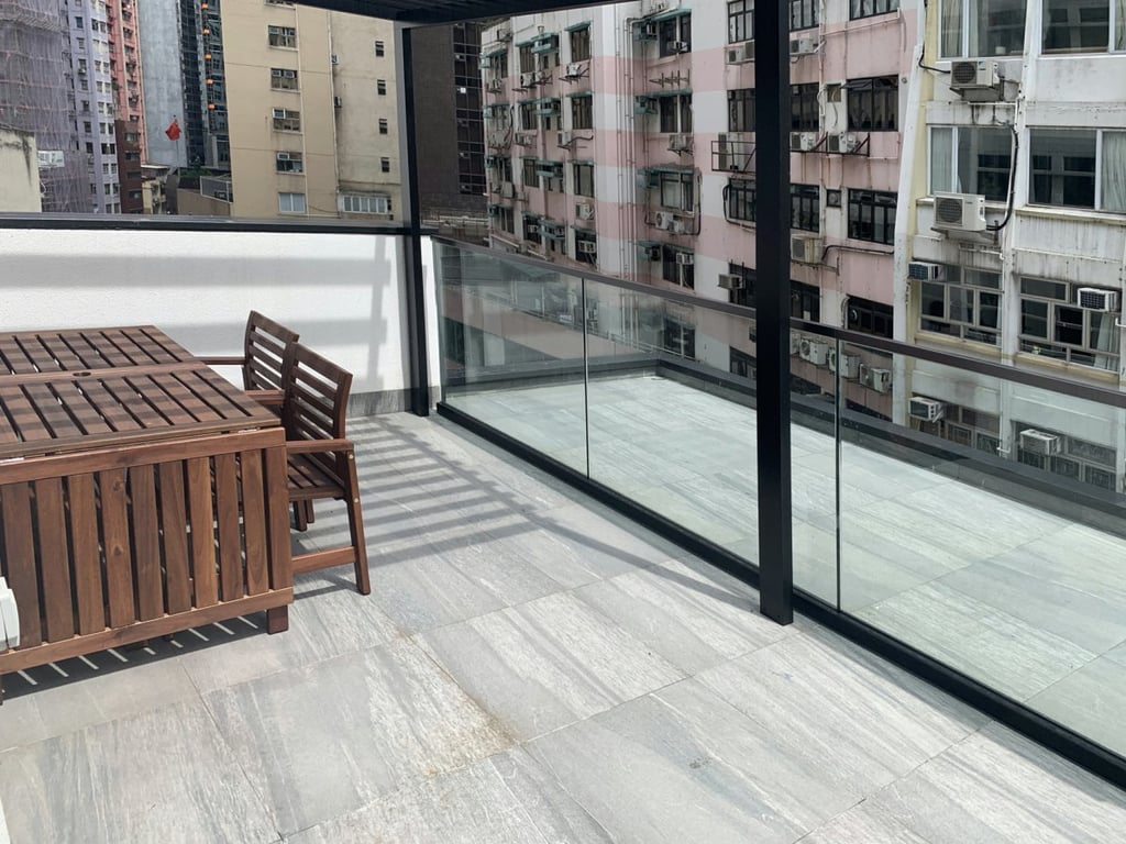 https://img.propertyraptor.com/cdn-cgi/imagedelivery/KD5bF_AFL0JDTbKLWF7z9g/ap8/ap8_001/hornet/prp/img/7bd5106f5ef537a3dd9535d31a6a16ea.jpg/public
