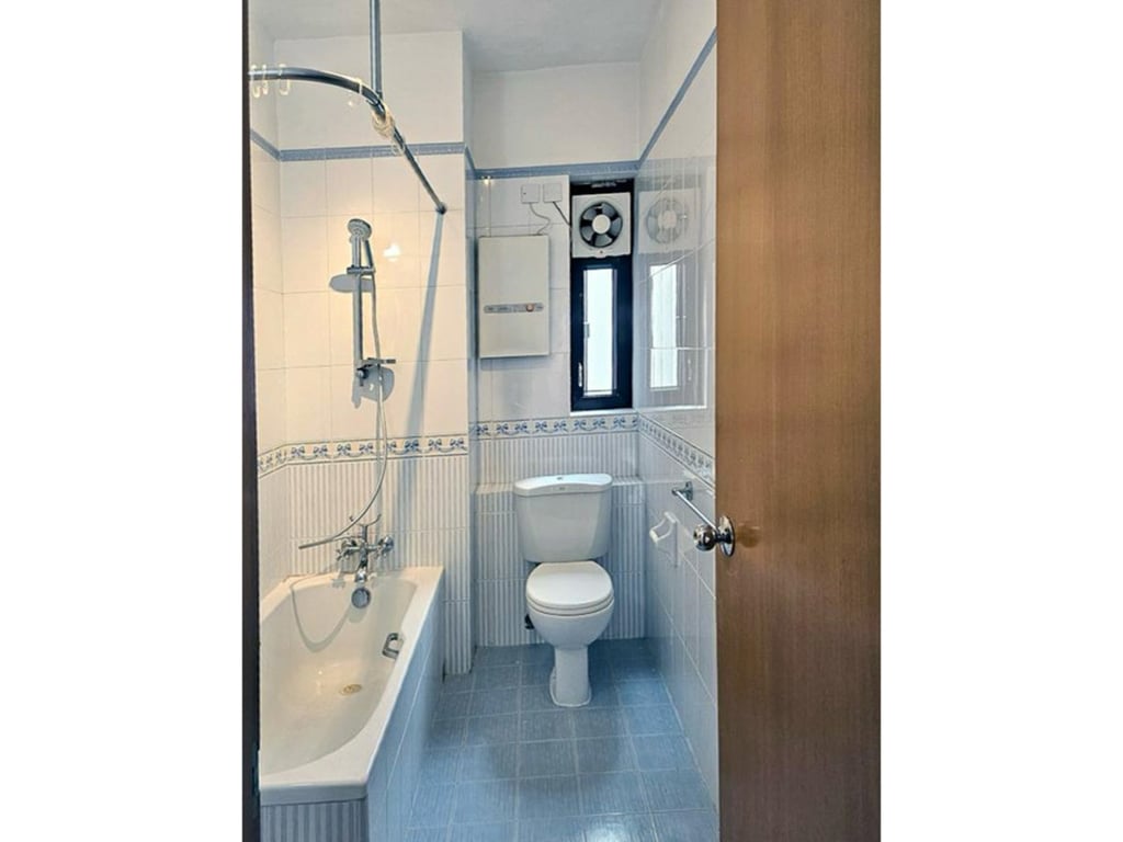 https://img.propertyraptor.com/cdn-cgi/imagedelivery/KD5bF_AFL0JDTbKLWF7z9g/ap8/ap8_001/hornet/prp/img/7be001ff50d4bec57d00842785d61794-wtm.jpg/public