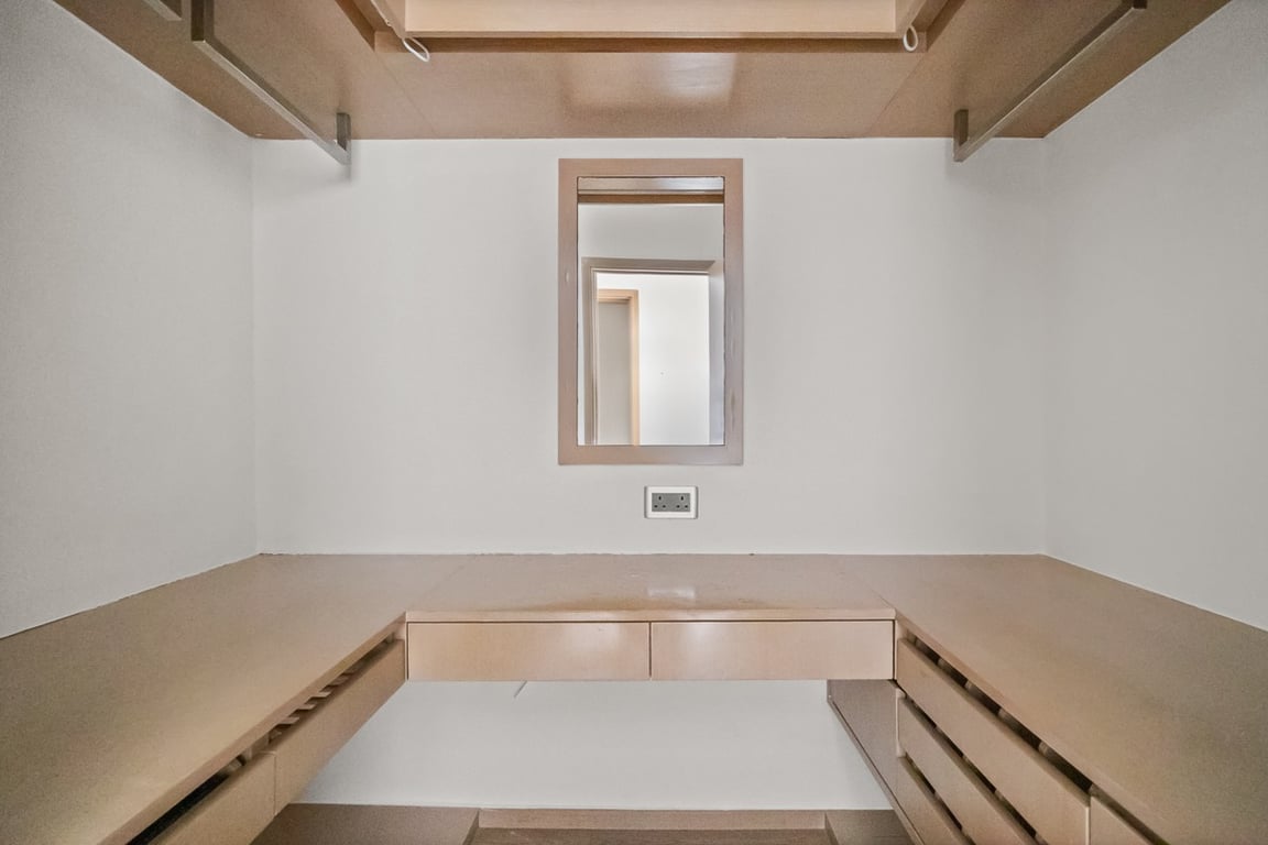 https://img.propertyraptor.com/cdn-cgi/imagedelivery/KD5bF_AFL0JDTbKLWF7z9g/ap8/ap8_001/hornet/prp/img/7be10a25ff1d4079ecf9d9986484c201-wtm.jpg/public