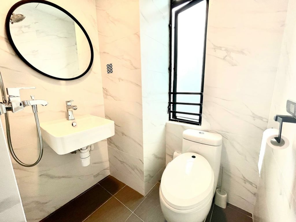 https://img.propertyraptor.com/cdn-cgi/imagedelivery/KD5bF_AFL0JDTbKLWF7z9g/ap8/ap8_001/hornet/prp/img/7beea65bea21da2b1edc50734c8b0b06.jpg/public