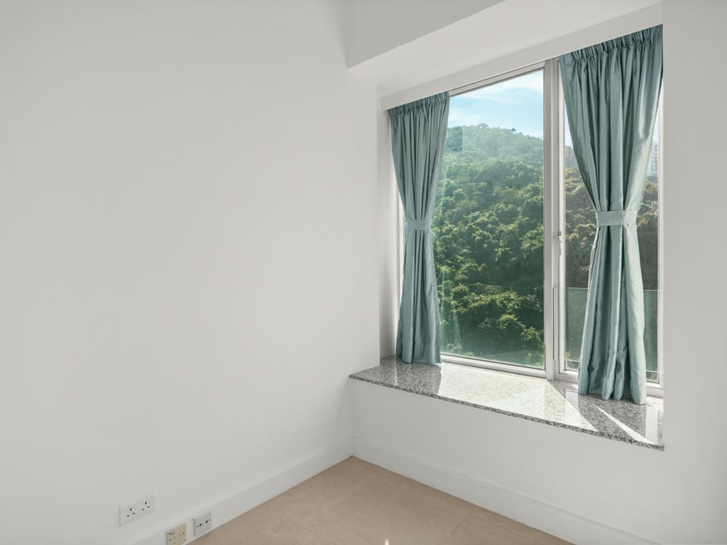 https://img.propertyraptor.com/cdn-cgi/imagedelivery/KD5bF_AFL0JDTbKLWF7z9g/ap8/ap8_001/hornet/prp/img/7c33a1c0edbd0e5720ee8994682640de.jpg/public