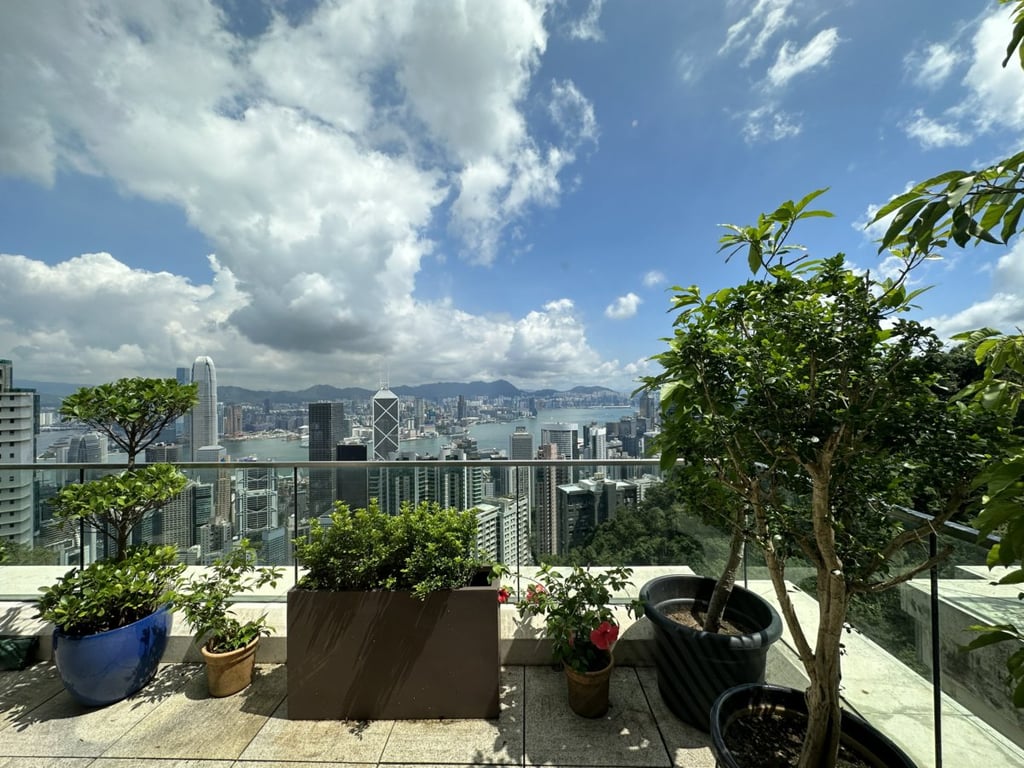 https://img.propertyraptor.com/cdn-cgi/imagedelivery/KD5bF_AFL0JDTbKLWF7z9g/ap8/ap8_001/hornet/prp/img/7c4685b8035be2ed5a0e6bb4b646990c.jpg/public