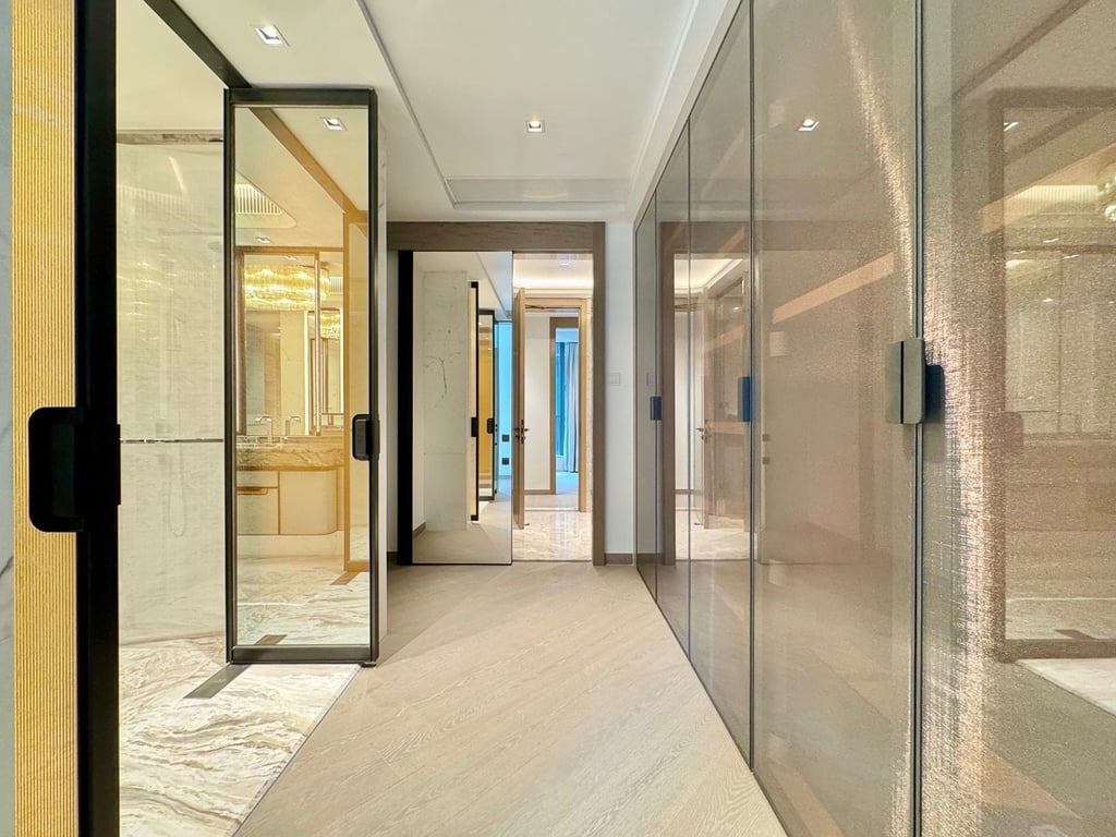 https://img.propertyraptor.com/cdn-cgi/imagedelivery/KD5bF_AFL0JDTbKLWF7z9g/ap8/ap8_001/hornet/prp/img/7c8c3a70eb4b11f6bf27b94057cd6251-wtm.jpg/public