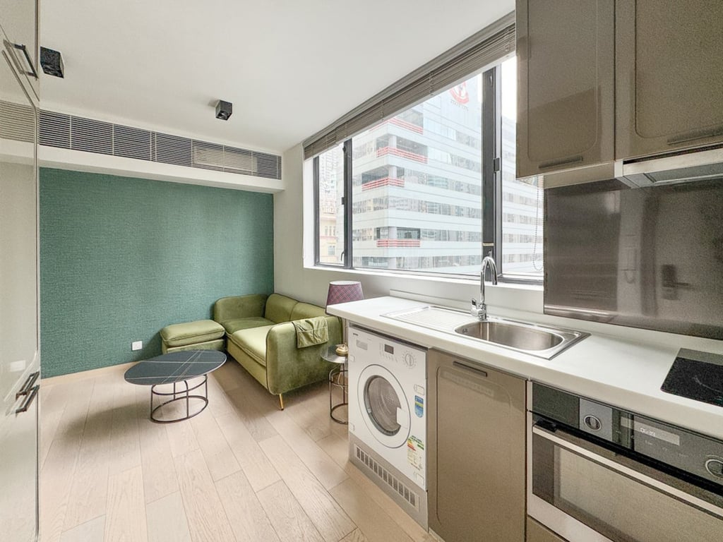 https://img.propertyraptor.com/cdn-cgi/imagedelivery/KD5bF_AFL0JDTbKLWF7z9g/ap8/ap8_001/hornet/prp/img/7ca8539f6934186b72df5c48a925f7bf.jpg/public