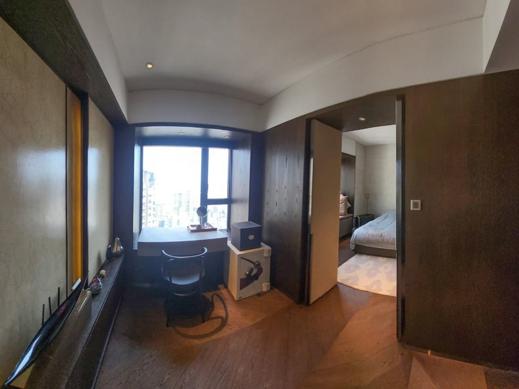 https://img.propertyraptor.com/cdn-cgi/imagedelivery/KD5bF_AFL0JDTbKLWF7z9g/ap8/ap8_001/hornet/prp/img/7ccbf2fa5d93f5dfeb6b826cfacbcb7e.jpg/public
