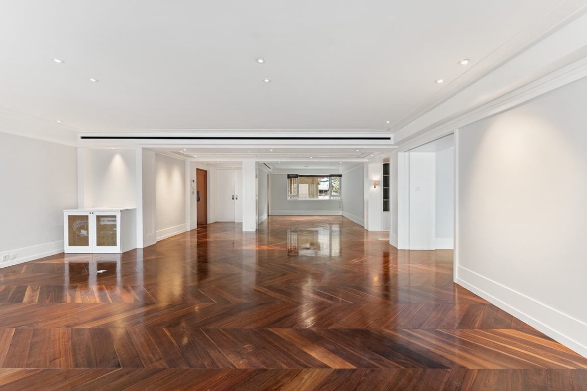 https://img.propertyraptor.com/cdn-cgi/imagedelivery/KD5bF_AFL0JDTbKLWF7z9g/ap8/ap8_001/hornet/prp/img/7cee6b1a9f6f251b919028239ebc1629-wtm.jpg/public