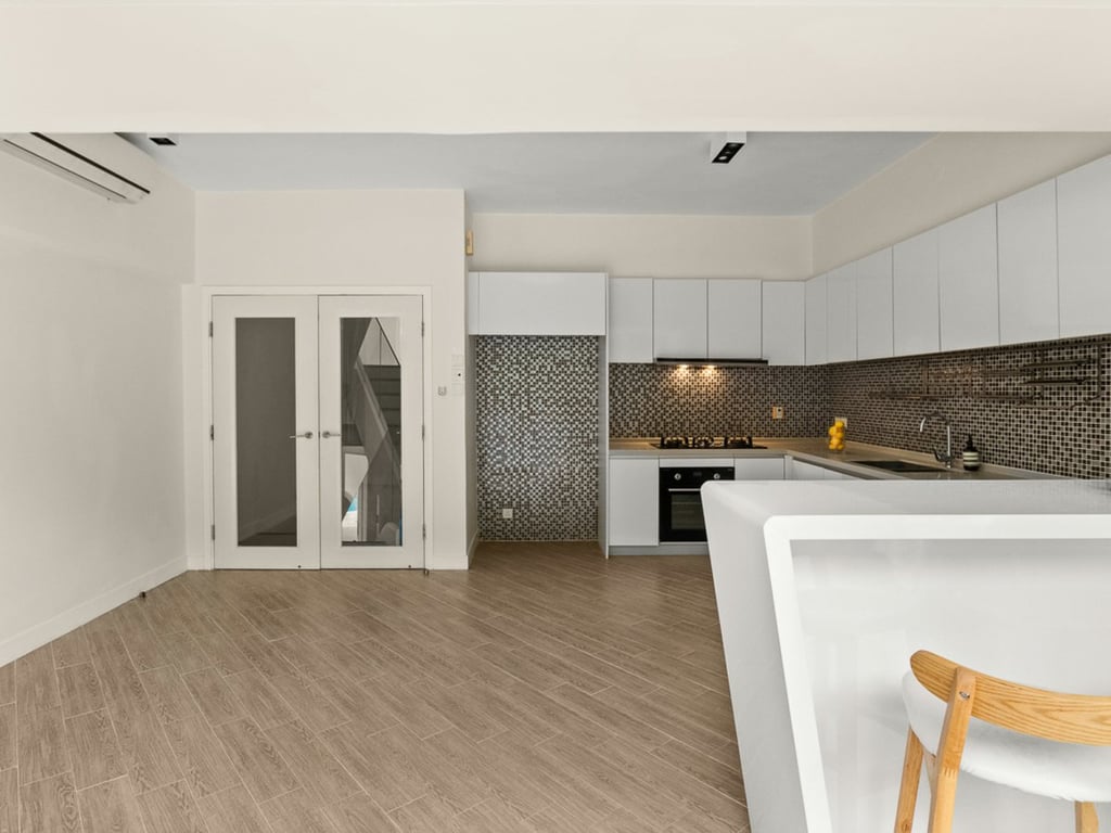 https://img.propertyraptor.com/cdn-cgi/imagedelivery/KD5bF_AFL0JDTbKLWF7z9g/ap8/ap8_001/hornet/prp/img/7d305a0592840061ecef1d29a8f4d89d.jpg/public