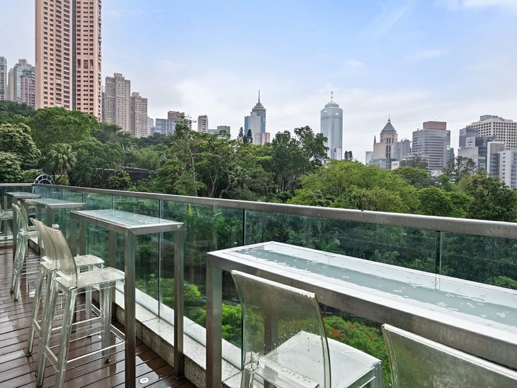 https://img.propertyraptor.com/cdn-cgi/imagedelivery/KD5bF_AFL0JDTbKLWF7z9g/ap8/ap8_001/hornet/prp/img/7de61b3df7fdbb756ca903798c2f664a.jpg/public