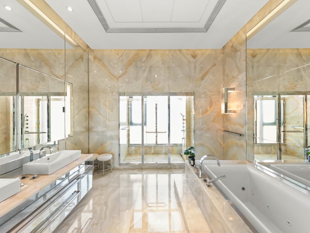 https://img.propertyraptor.com/cdn-cgi/imagedelivery/KD5bF_AFL0JDTbKLWF7z9g/ap8/ap8_001/hornet/prp/img/7e0e82b28864e8cbdba93a90d2440034.jpg/public
