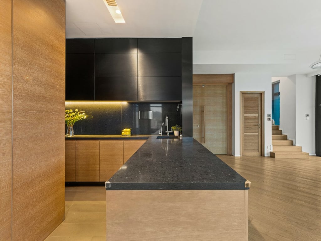 https://img.propertyraptor.com/cdn-cgi/imagedelivery/KD5bF_AFL0JDTbKLWF7z9g/ap8/ap8_001/hornet/prp/img/7e2f2b4c7d451a9a23124a745fa3ae9d.jpg/public